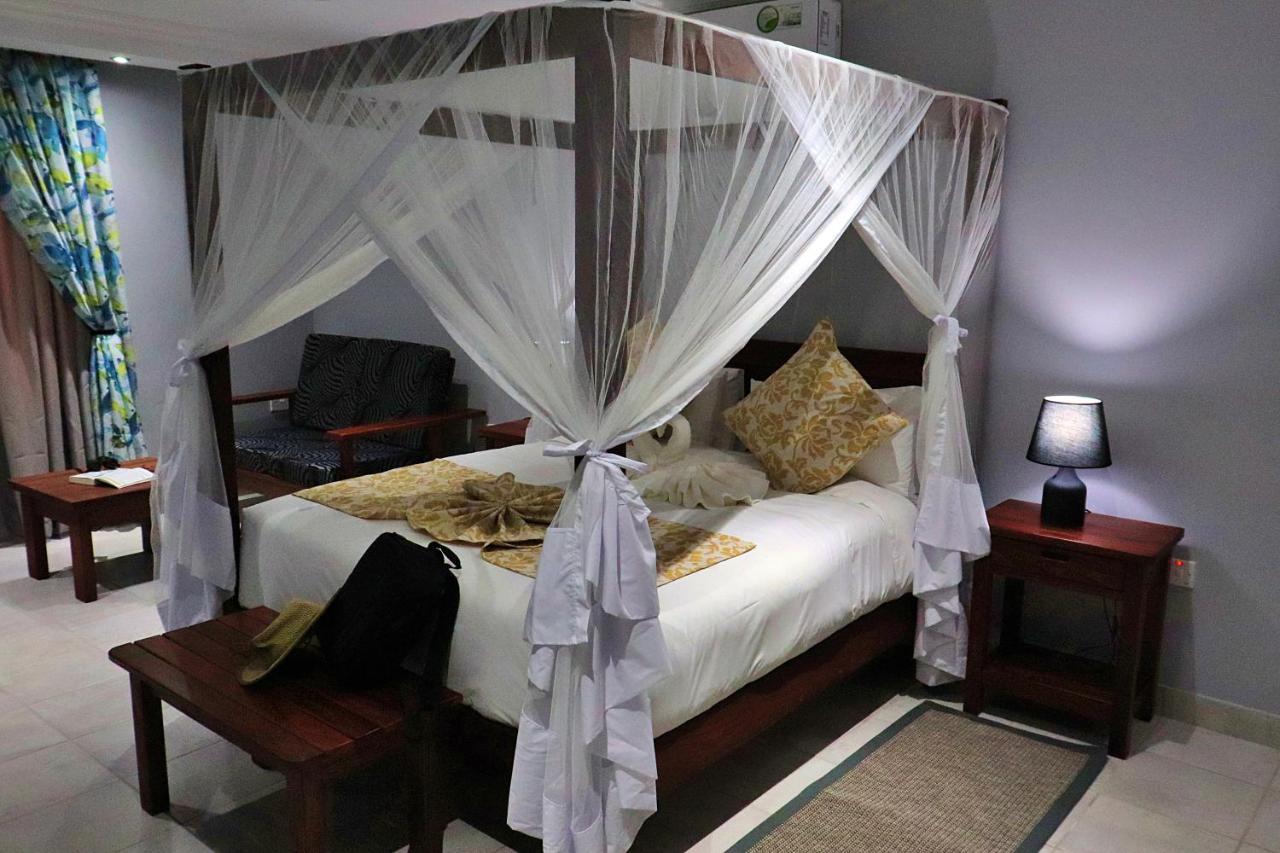 Tlou Safari Lodge Kasane Eksteriør billede