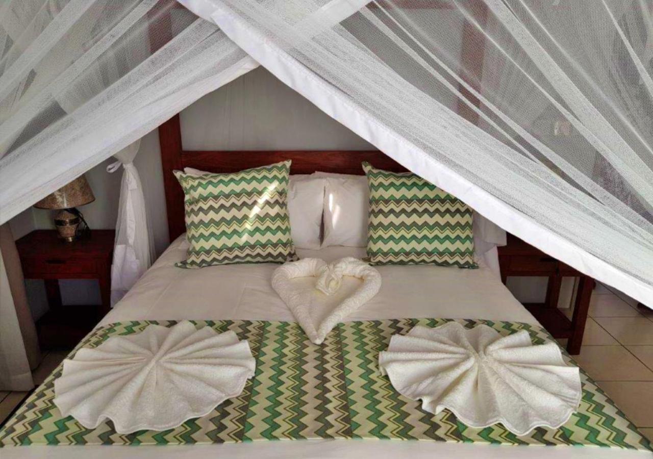 Tlou Safari Lodge Kasane Eksteriør billede