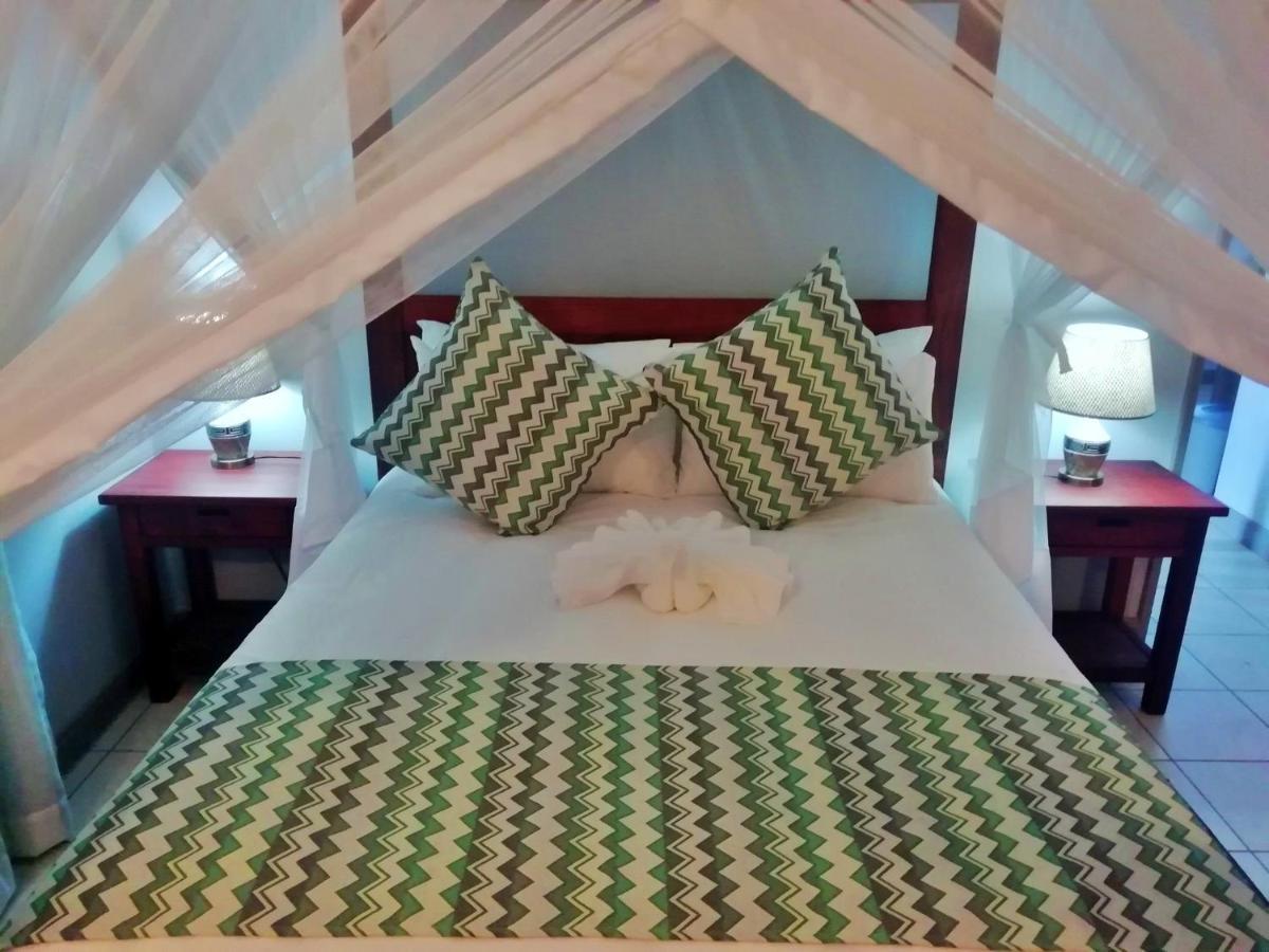 Tlou Safari Lodge Kasane Eksteriør billede