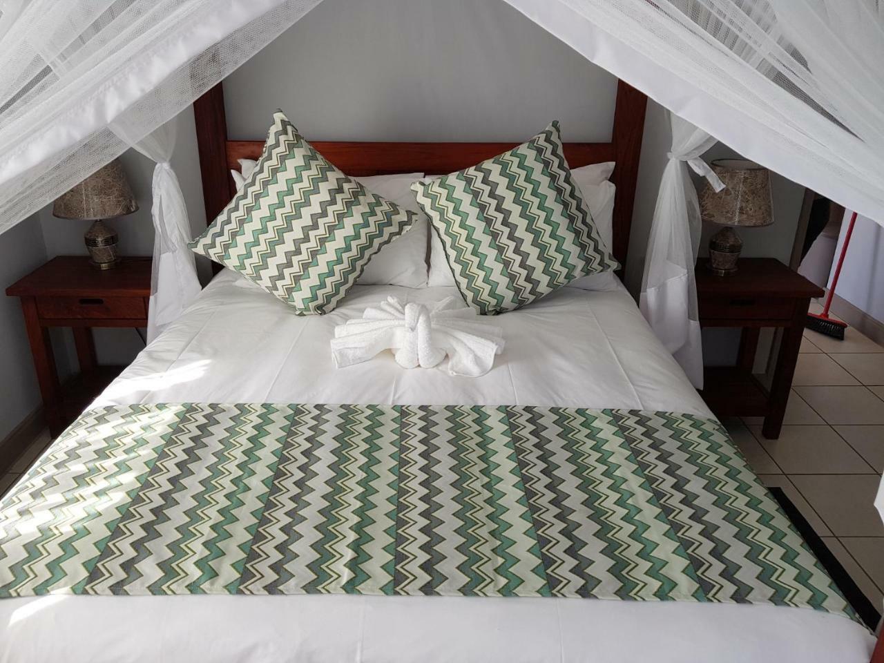 Tlou Safari Lodge Kasane Eksteriør billede